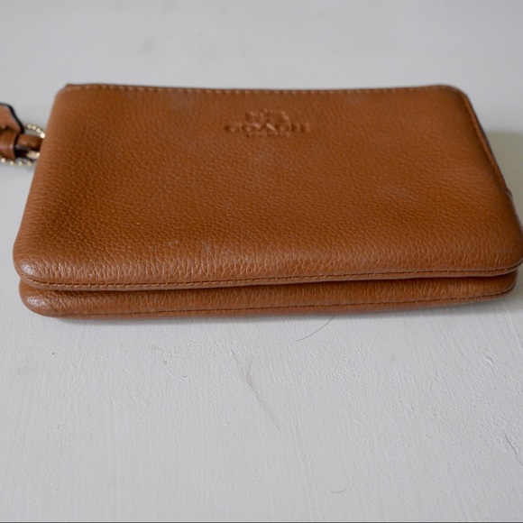 Authentic Coach Brown Leather Wristlet - Picture 5 of 7